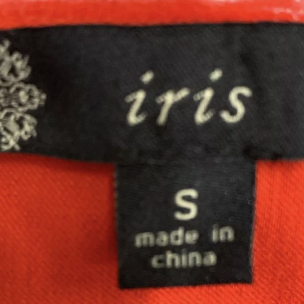 NWT Iris Los Angeles Lace Front Cropped Top Red Blouse Size Small - Picture 3 of 4